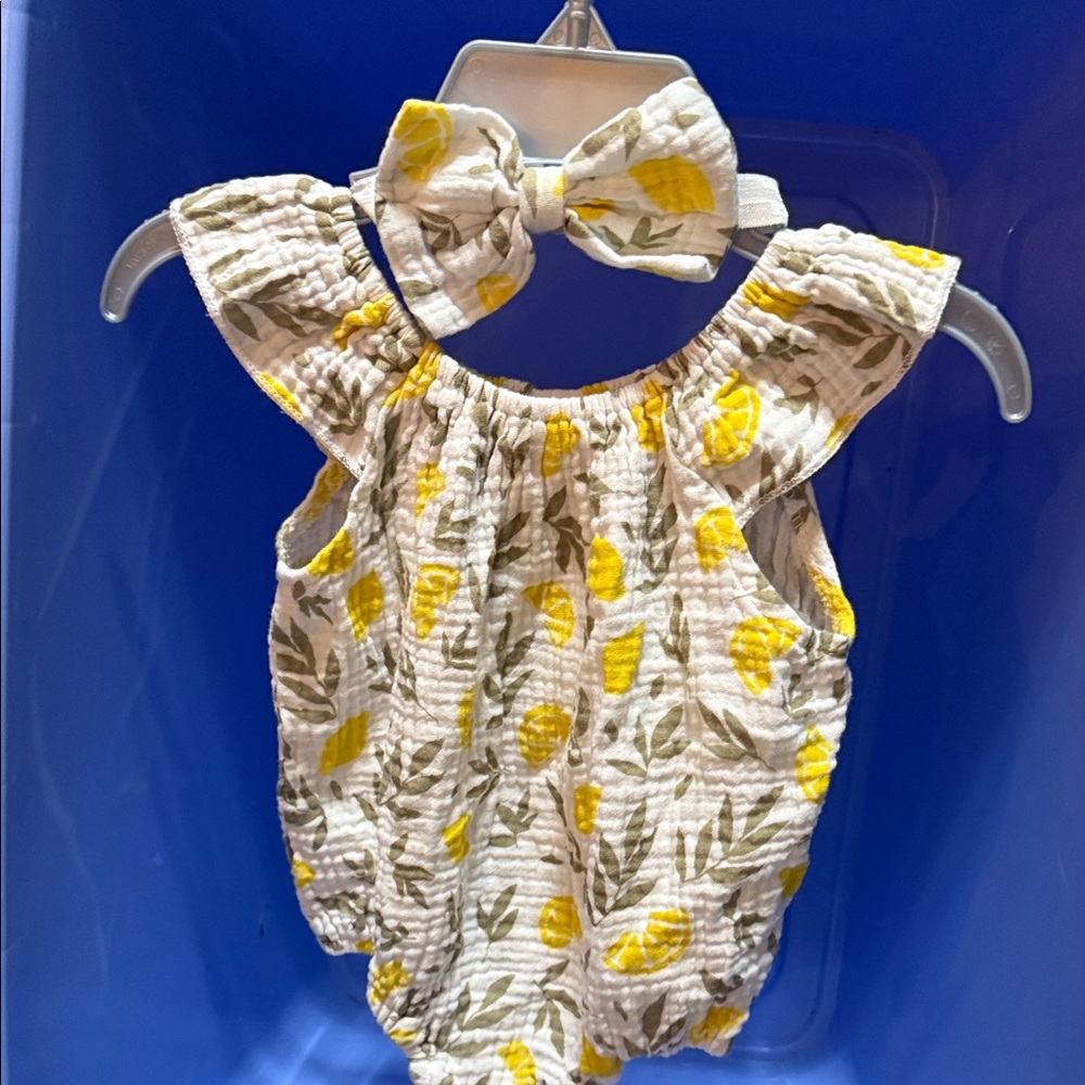 SHEIN Yellow Floral Diaper Cover with headband with wow